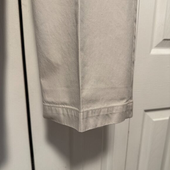 GAP Mens 38 x 32 Relaxed Fit Khakis - Picture 2 of 4